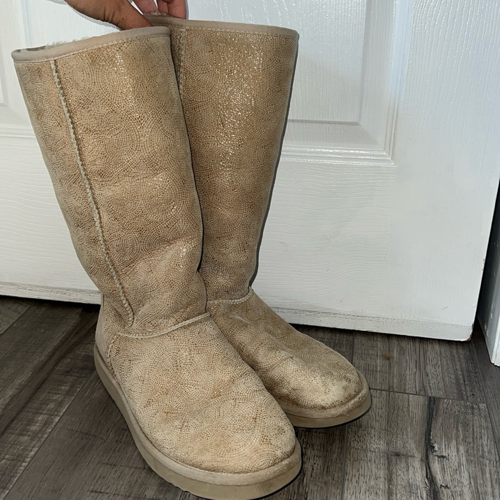Textured tan UGG boots